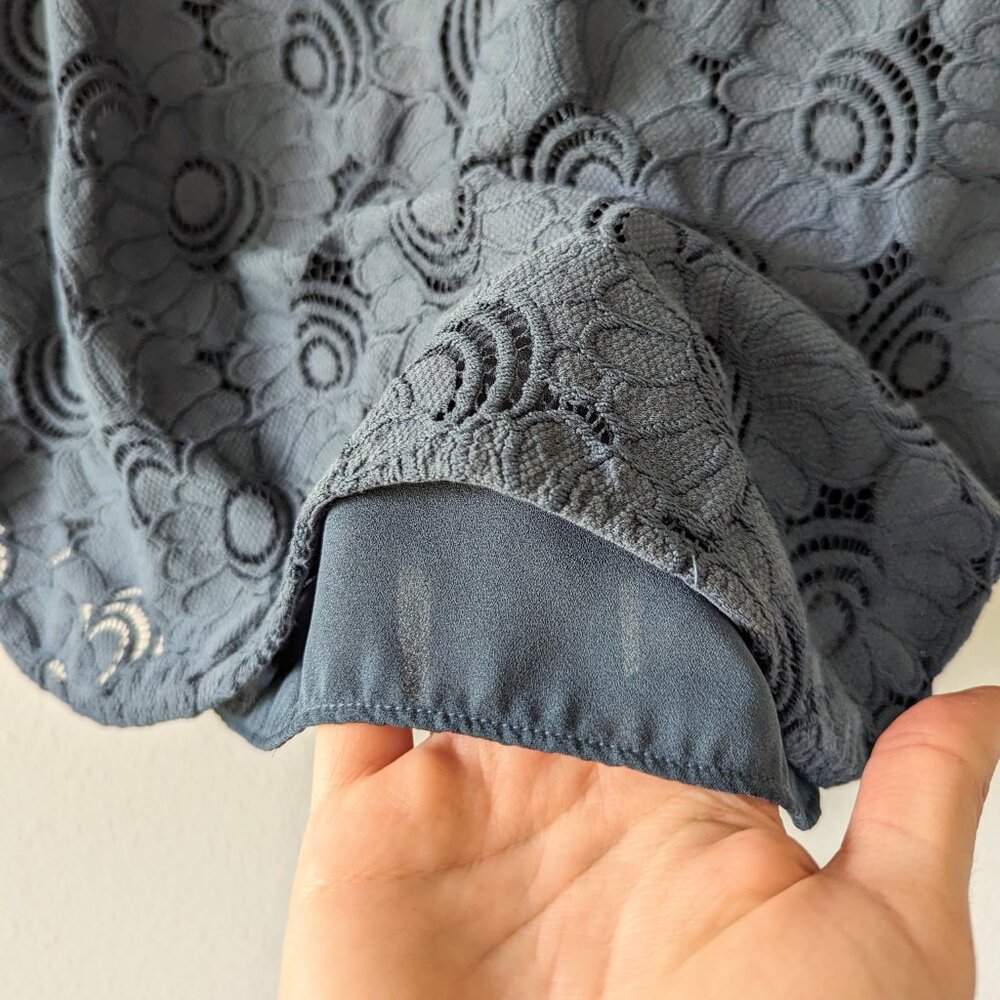 Ann Taylor LOFT Blue Tank Top Floral Lace + Lining Size M - Picture 4 of 6